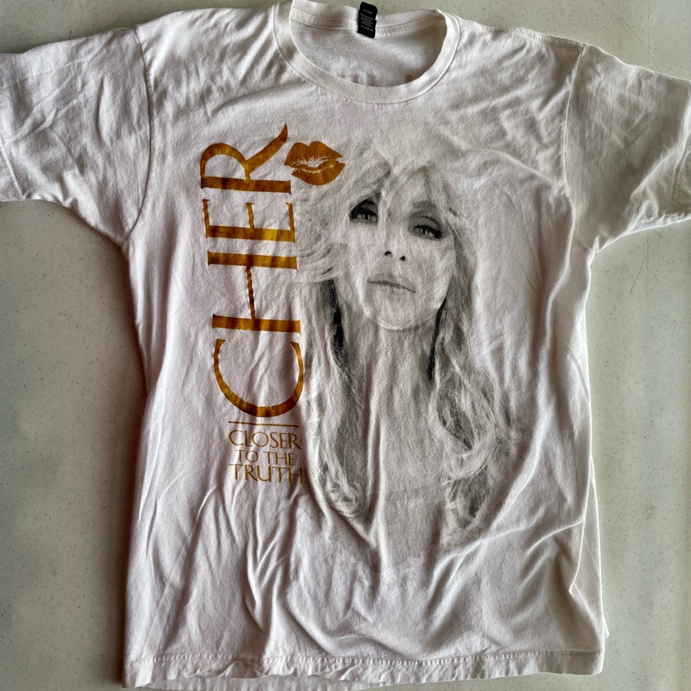 Cher Concert T-Shirt Dressed to Kill Tour 2014 Size LARGE Short Sleeve